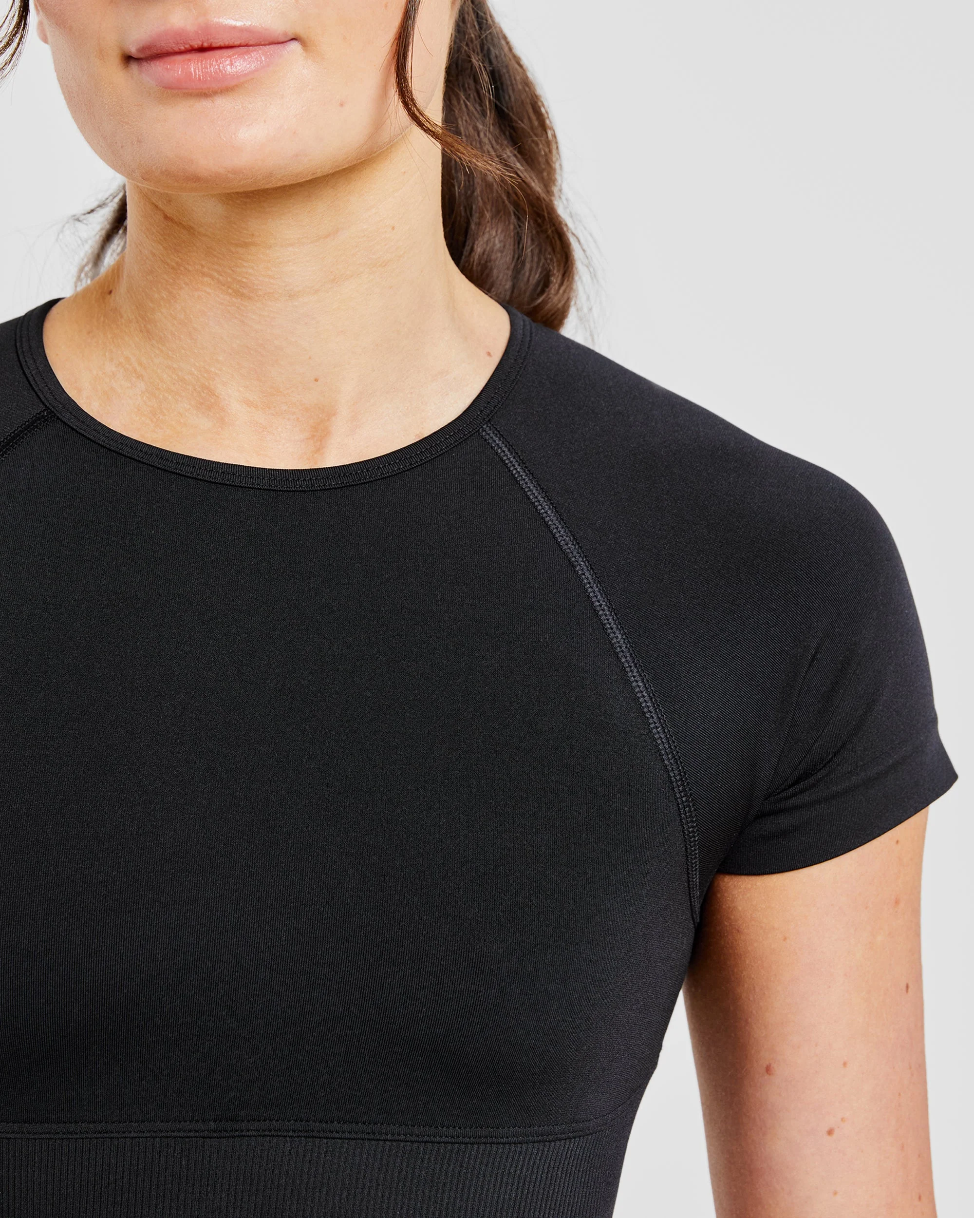Adapt Seamless Crop Top - Black - Image 5