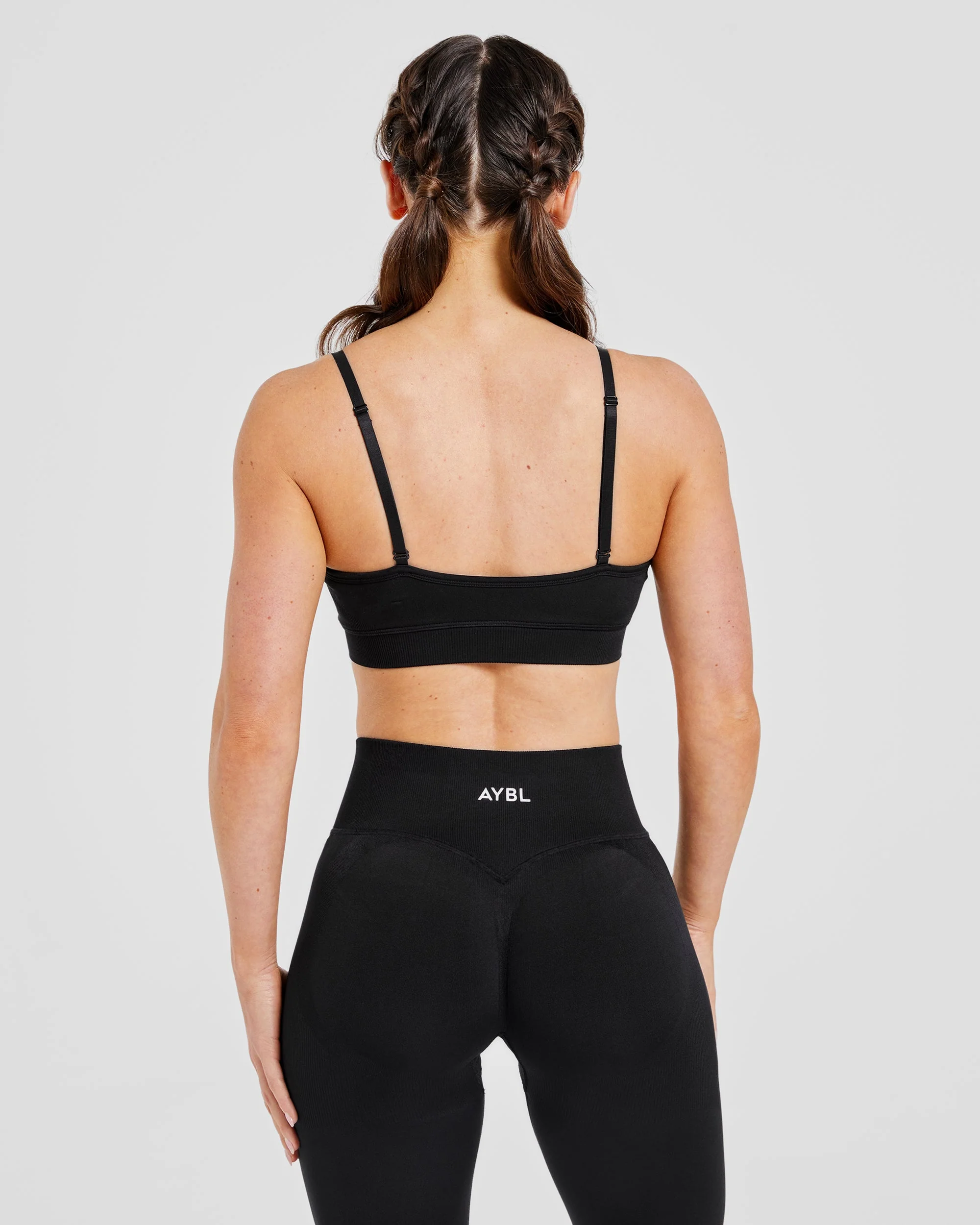 Adapt Seamless Sports Bra - Black - Image 2