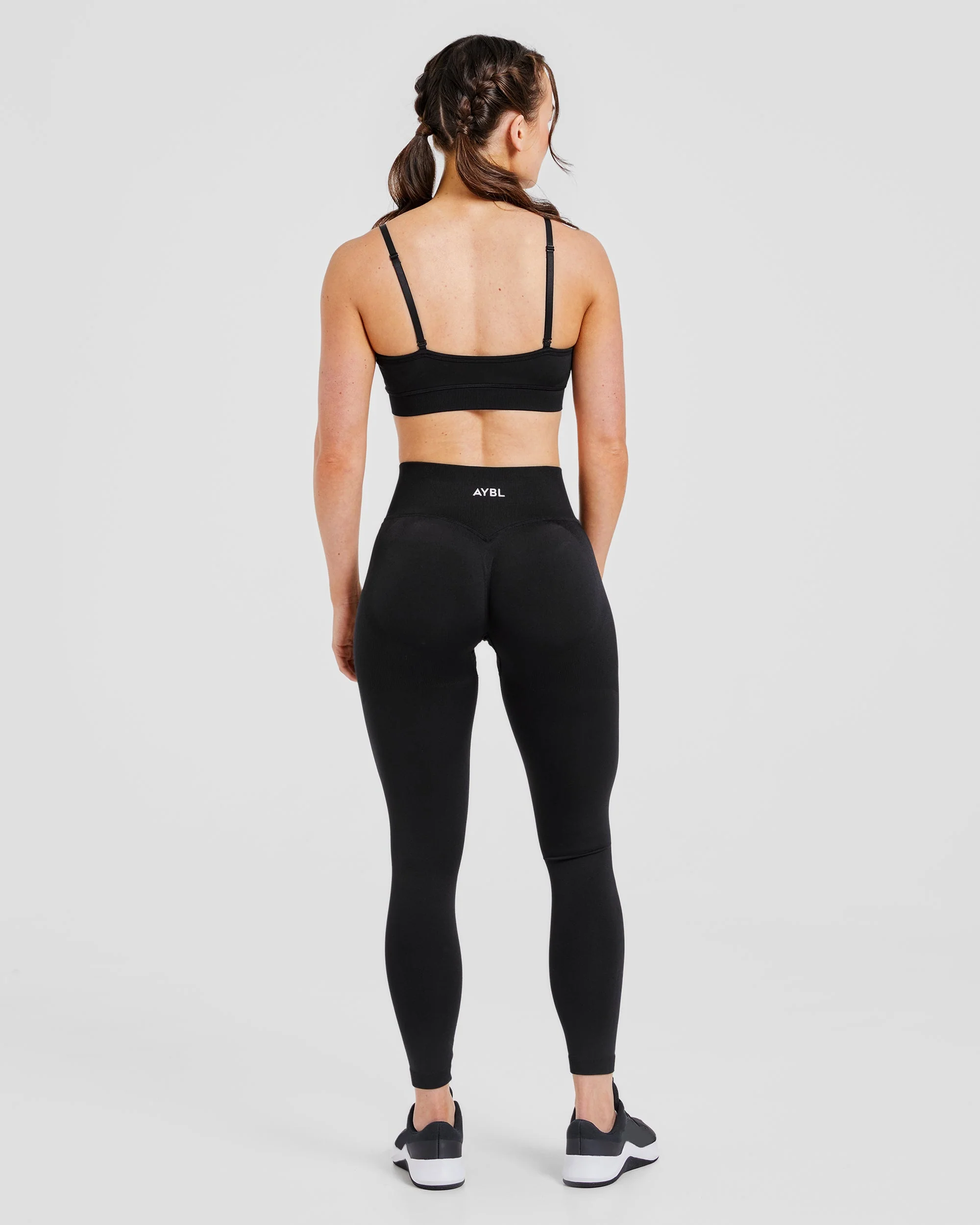 Adapt Seamless Sports Bra - Black - Image 5