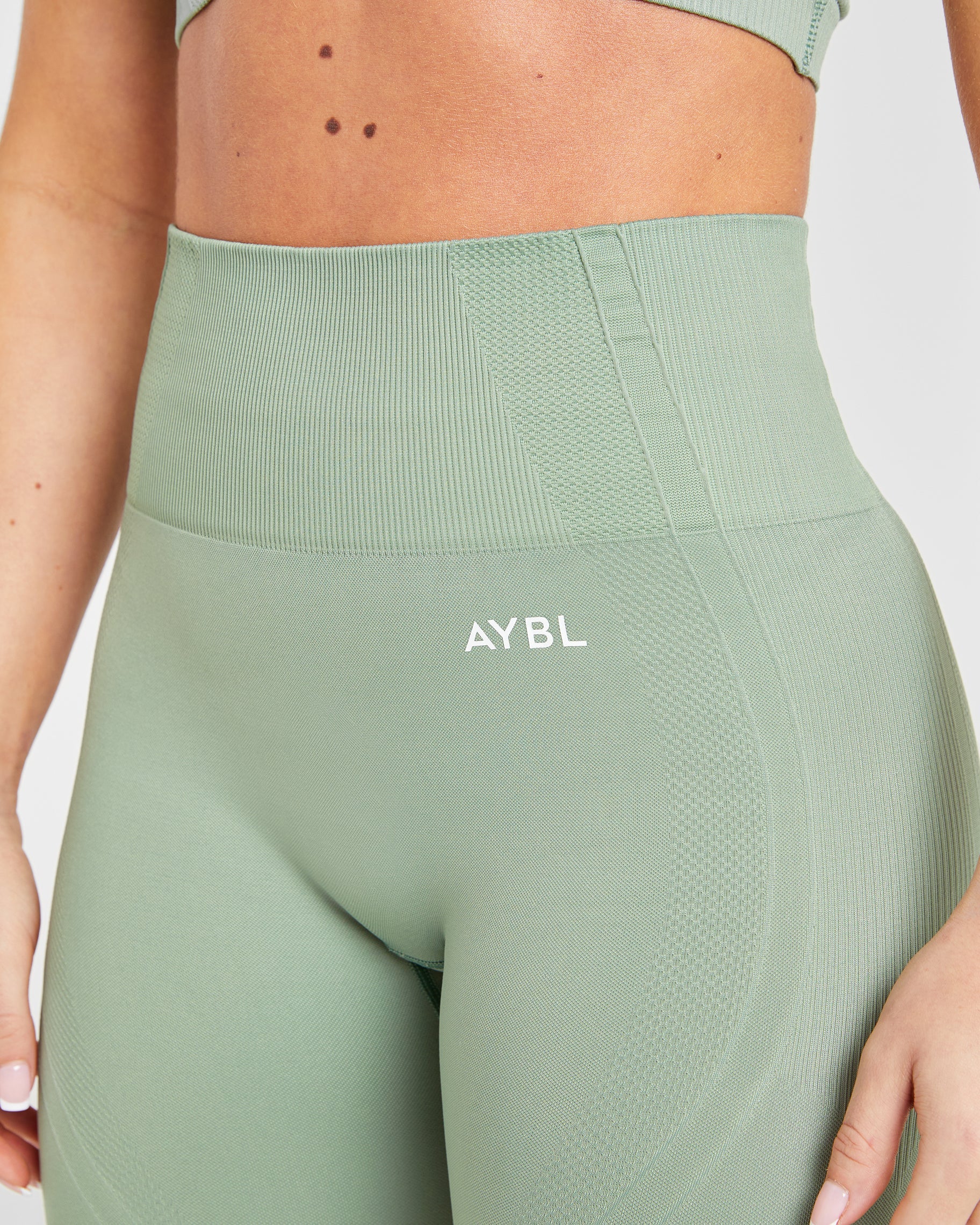 Balance V3 Seamless Leggings - Grove Green - Image 5
