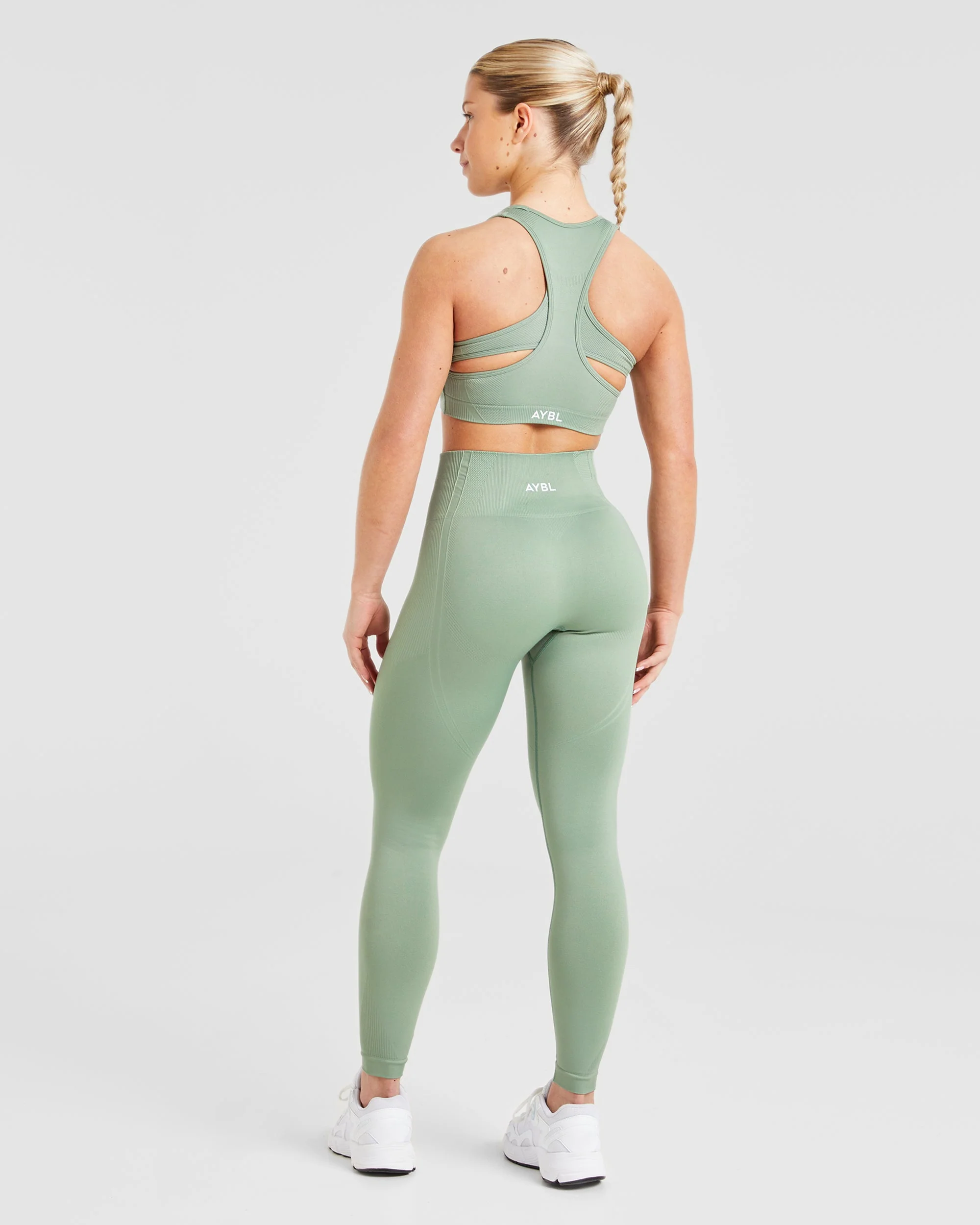 Balance V3 Seamless Sports Bra - Grove Green - Image 4