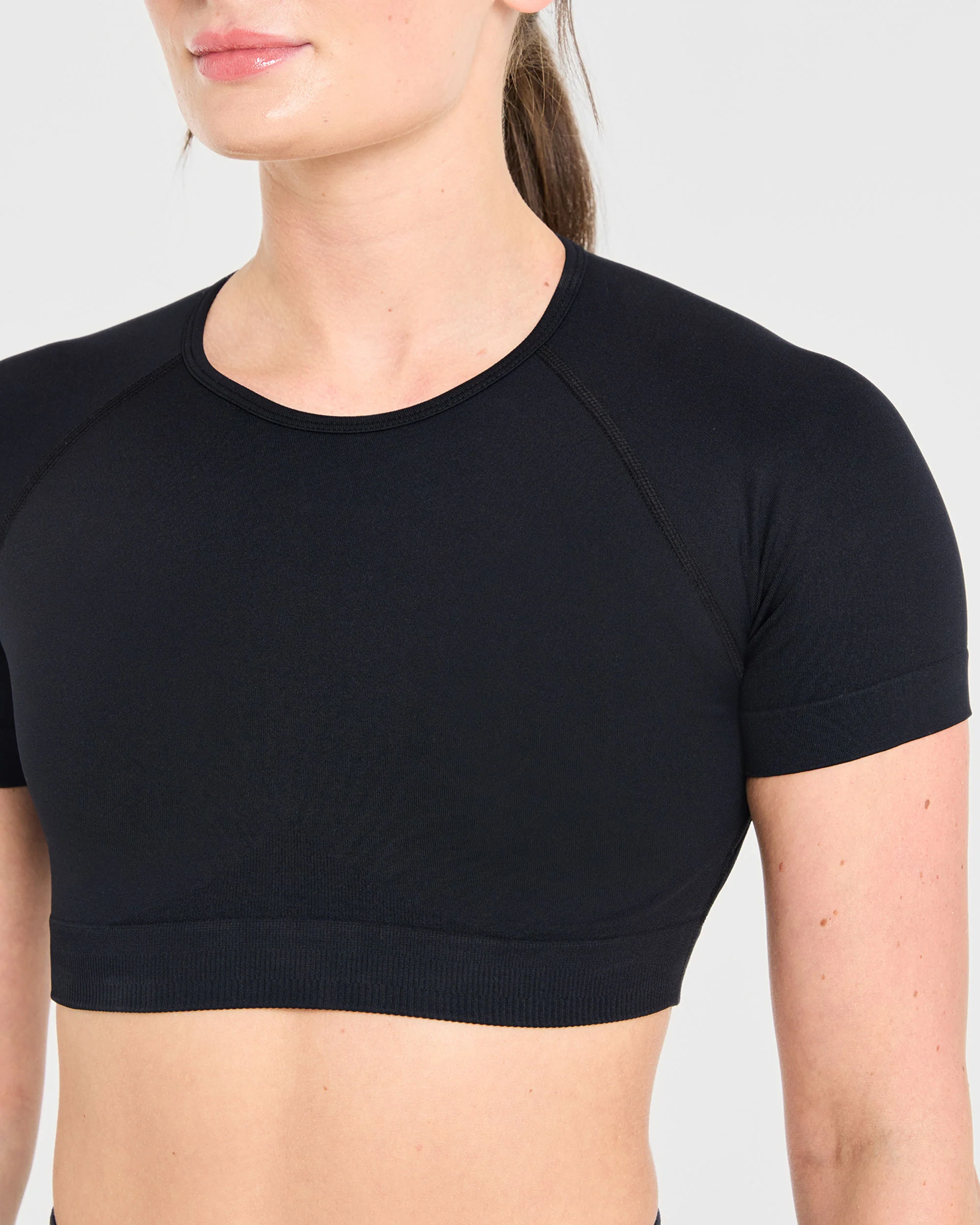 Power Seamless Crop Top - Black - Image 7
